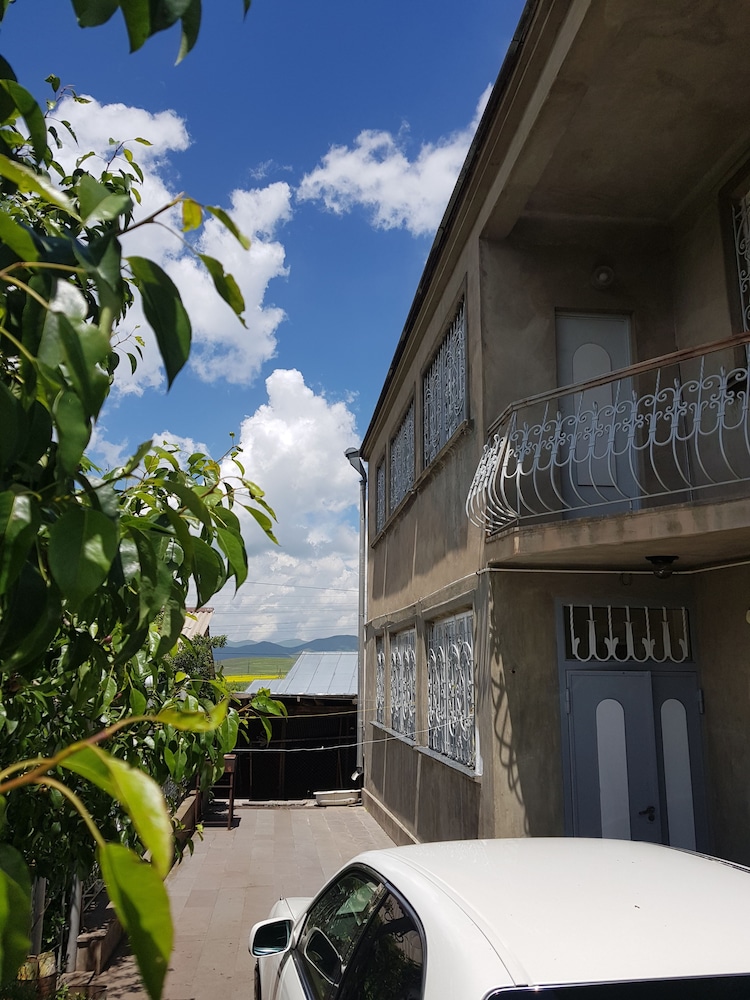Mountain Lake Villa B&B, Sevan