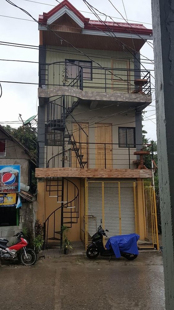 Torres Lodge Main, Caticlan