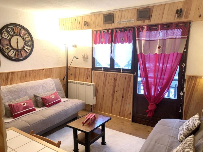 Studio in Saint-étienne-de-tinée, With Wonderful Mountain View and Terrace - 200 m From the Slopes, Saint-Etienne-de-Tinee