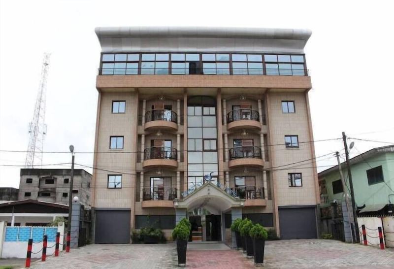 PARTICULAR DESTINY SUITES, Douala