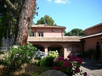 Le Scuderie di Villa Montalto, Grottaferrata