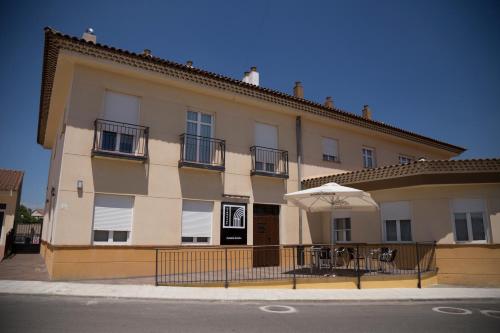 Love Nest, Arcas