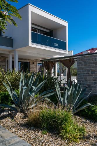 Villa Flavia and Alba - Private Pool, Novalja