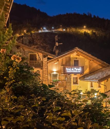 Relais du Paradis, Introd