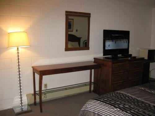 Royal City Motor Inn, Brooks